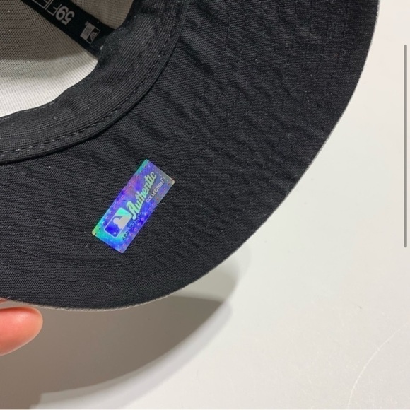 New Era New York Yankees mesh ball cap with white embroidery - Picture 4 of 6